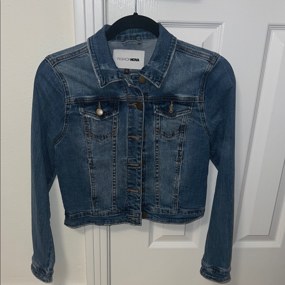 Fashion Nova Classic Blue Denim Cropped Jean Jacket Size S